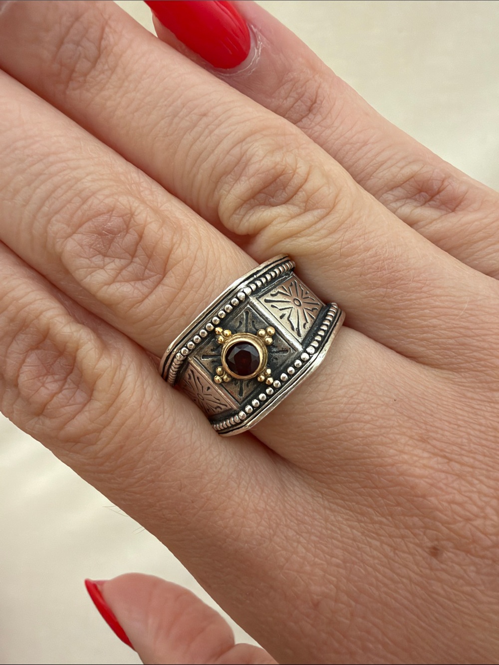 Konstantino Ring